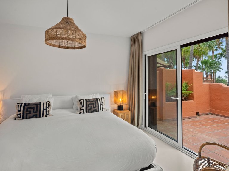 Villa for Sale in The Golden Mile, Malaga 26
