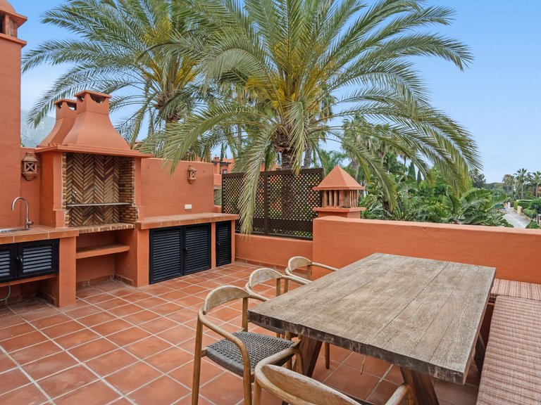 Villa for Sale in The Golden Mile, Malaga 28