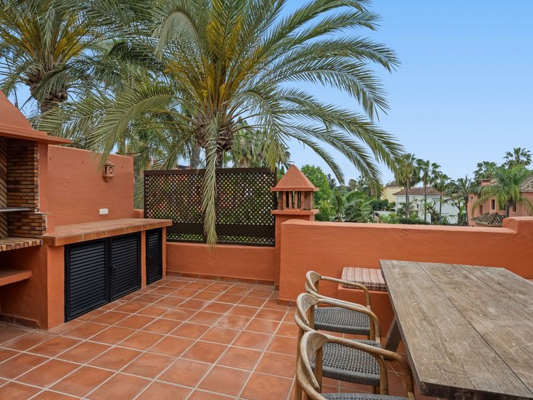 Villa for Sale in The Golden Mile, Malaga 29