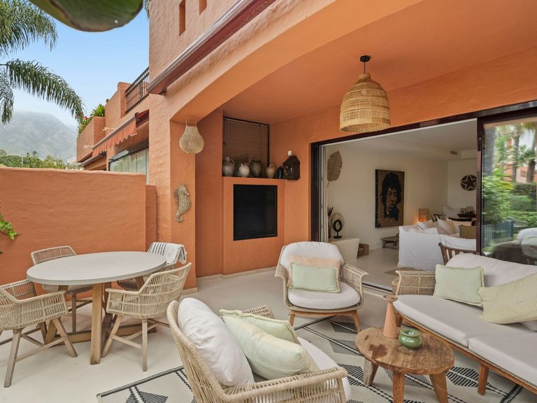 Villa for Sale in The Golden Mile, Malaga 3