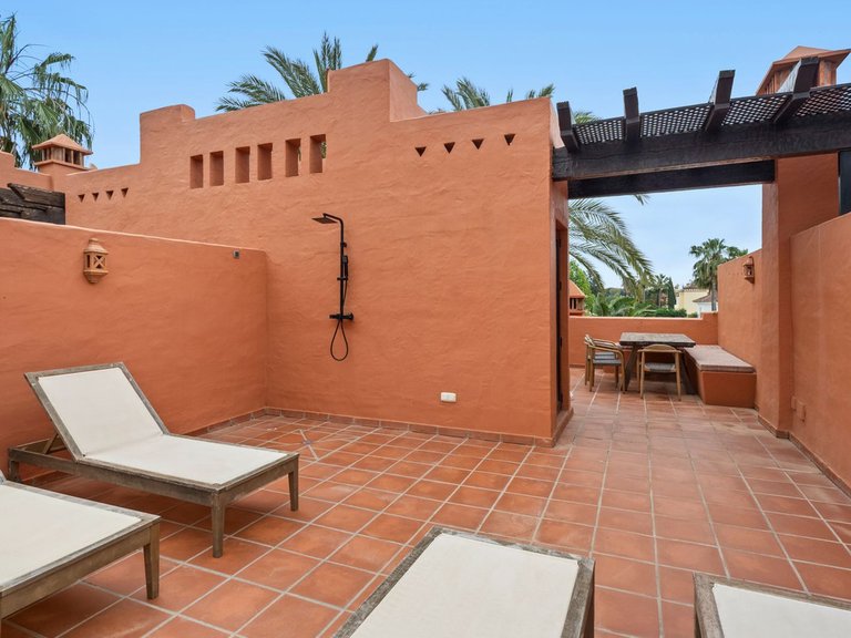 Villa for Sale in The Golden Mile, Malaga 30
