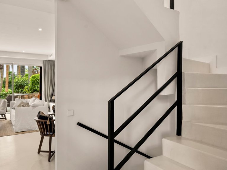 Villa for Sale in The Golden Mile, Malaga 33