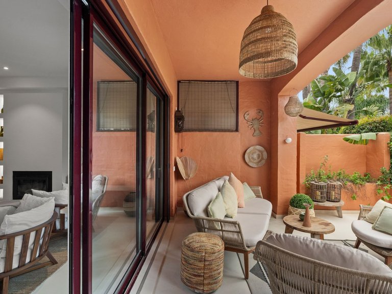Villa for Sale in The Golden Mile, Malaga 4