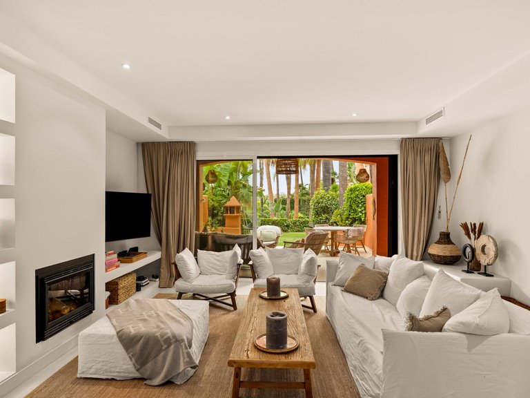Villa for Sale in The Golden Mile, Malaga 5