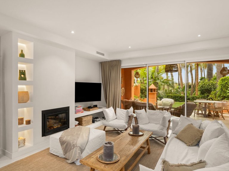Villa for Sale in The Golden Mile, Malaga 6