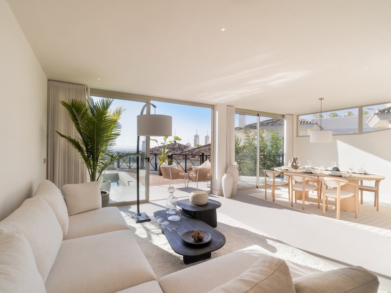 Apartment for Sale in Nueva Andalucía, Malaga 1