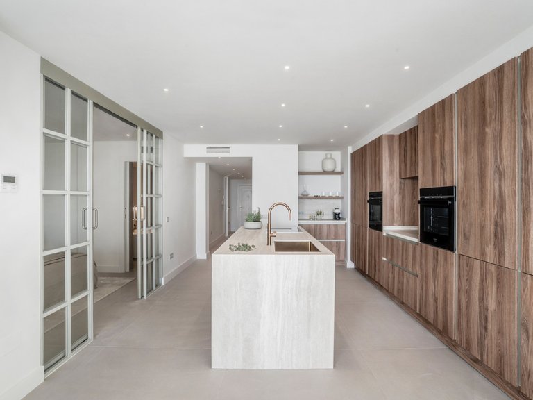 Apartment for Sale in Nueva Andalucía, Malaga 11