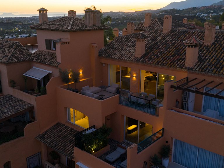 Apartment for Sale in Nueva Andalucía, Malaga 1