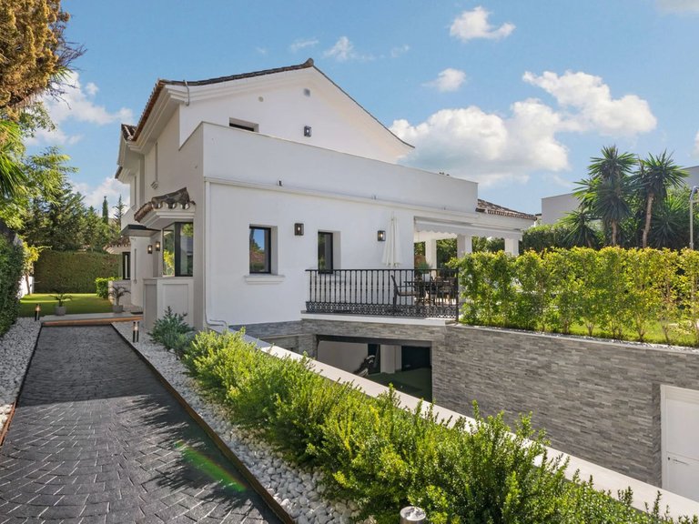 Villa for Sale in Costa del Sol Nueva Andalucía, Malaga 12