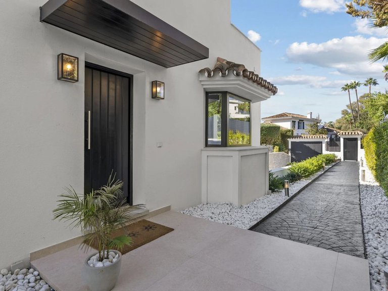 Villa for Sale in Costa del Sol Nueva Andalucía, Malaga 13