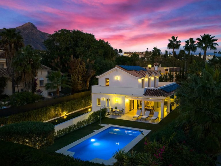 Villa for Sale in Costa del Sol Nueva Andalucía, Malaga 2