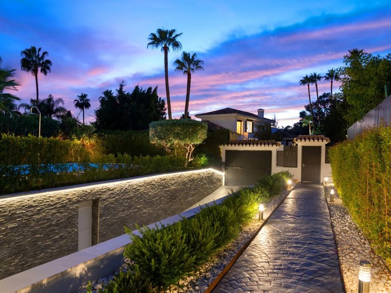 Villa for Sale in Costa del Sol Nueva Andalucía, Malaga 4
