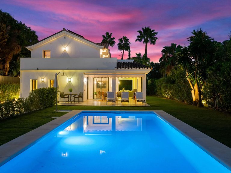Villa for Sale in Costa del Sol Nueva Andalucía, Malaga 5