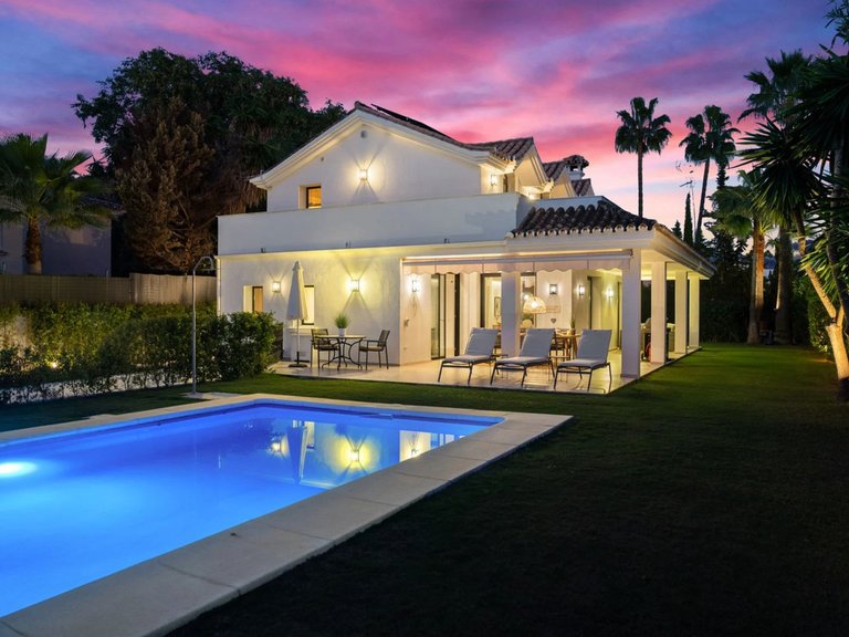 Villa for Sale in Costa del Sol Nueva Andalucía, Malaga 6