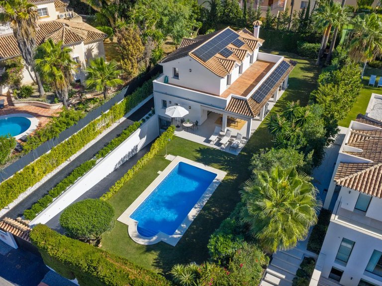 Villa for Sale in Costa del Sol Nueva Andalucía, Malaga 9