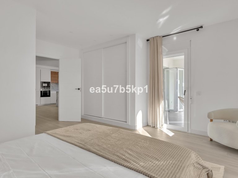 Apartment for Sale in Nueva Andalucía, Malaga 17