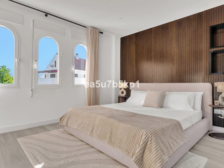 Apartment for Sale in Nueva Andalucía, Malaga 18