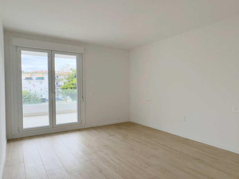 Apartment for Sale in Nueva Andalucía, Malaga 17