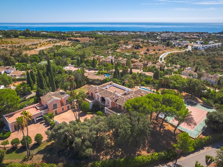Villa for Sale in The Golden Mile, Malaga 1