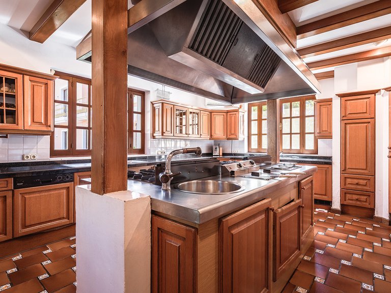 Villa for Sale in The Golden Mile, Malaga 10