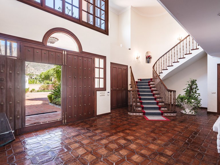 Villa for Sale in The Golden Mile, Malaga 11