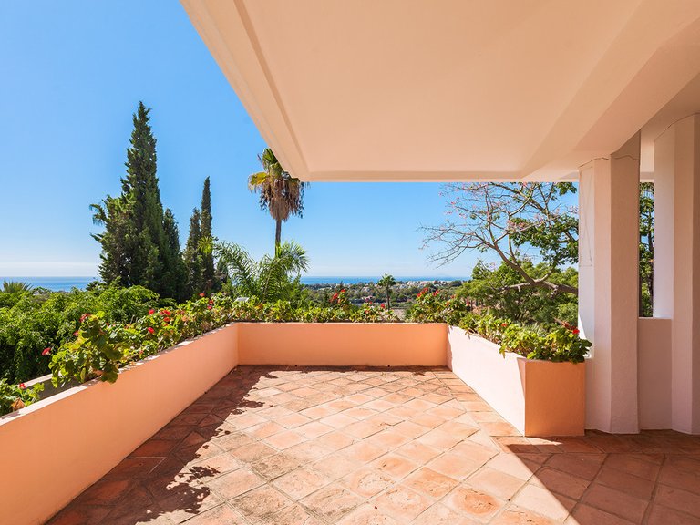 Villa for Sale in The Golden Mile, Malaga 15