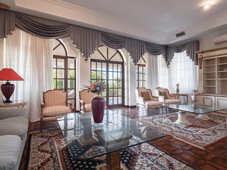Villa for Sale in The Golden Mile, Malaga 3