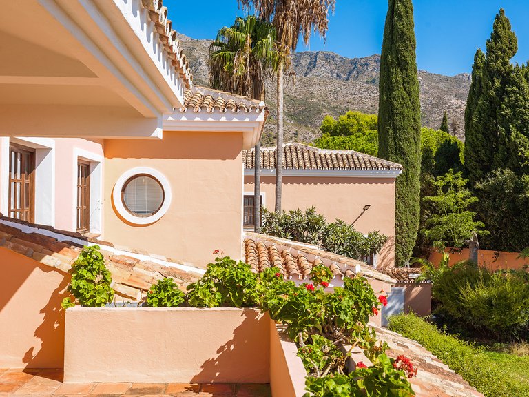 Villa for Sale in The Golden Mile, Malaga 42