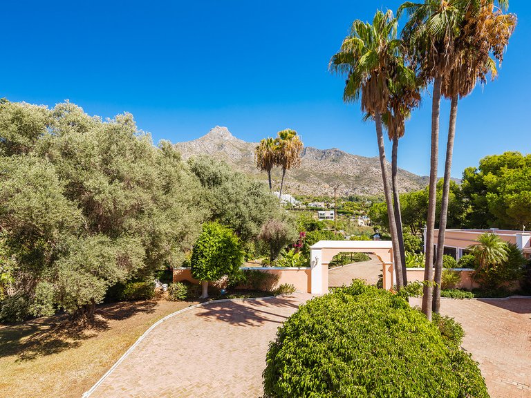 Villa for Sale in The Golden Mile, Malaga 43