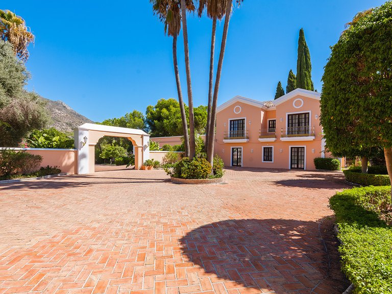 Villa for Sale in The Golden Mile, Malaga 46
