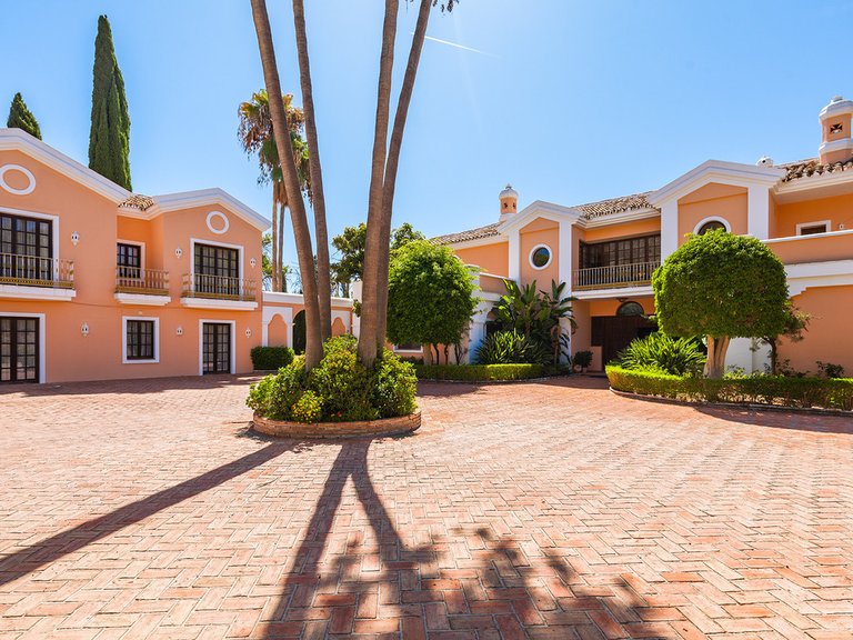 Villa for Sale in The Golden Mile, Malaga 47