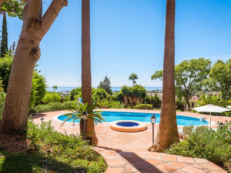 Villa for Sale in The Golden Mile, Malaga 5