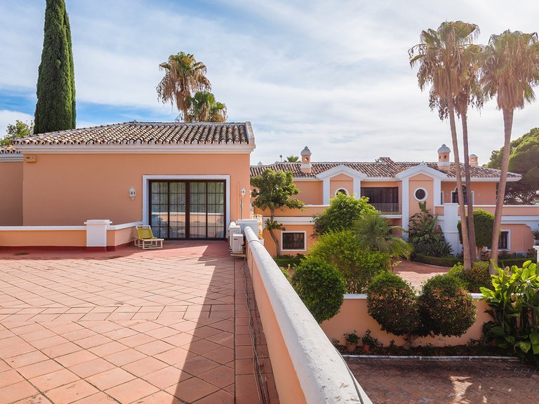 Villa for Sale in The Golden Mile, Malaga 50