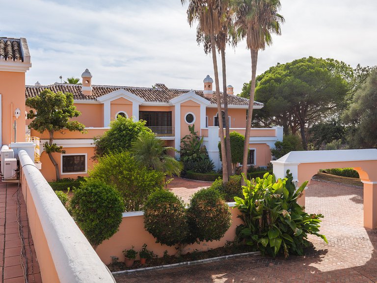 Villa for Sale in The Golden Mile, Malaga 51