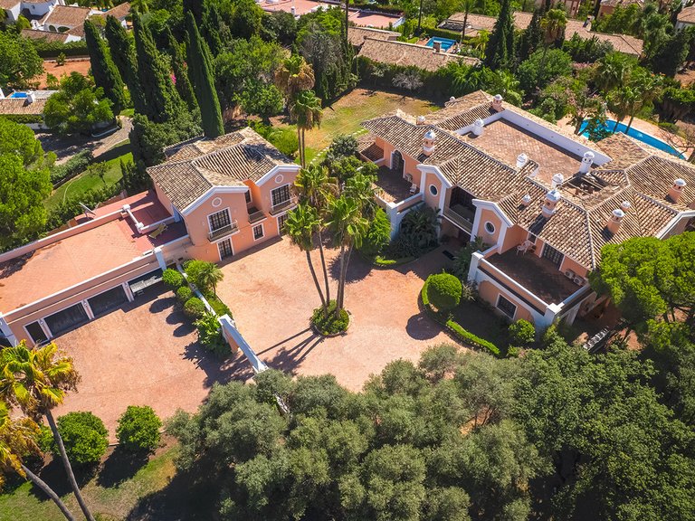 Villa for Sale in The Golden Mile, Malaga 53