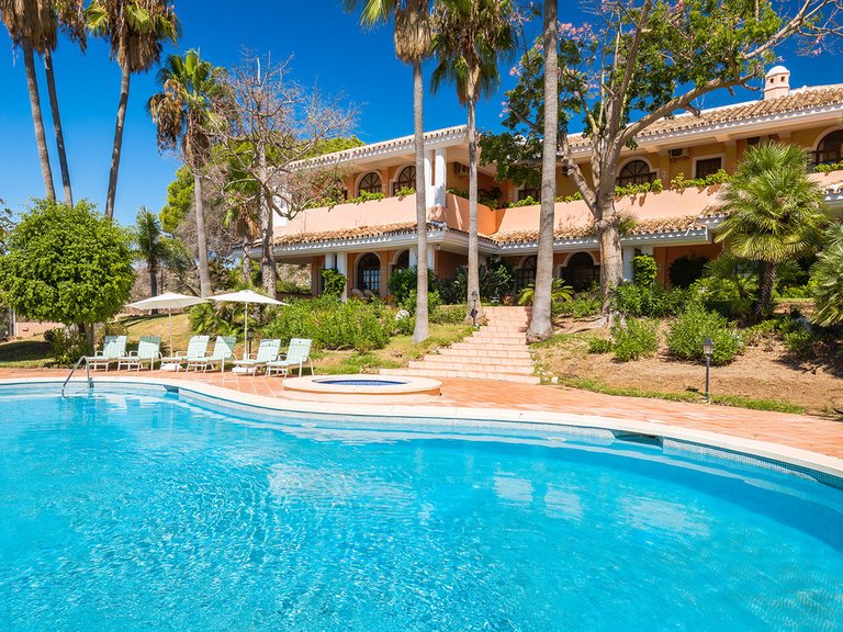 Villa for Sale in The Golden Mile, Malaga 6