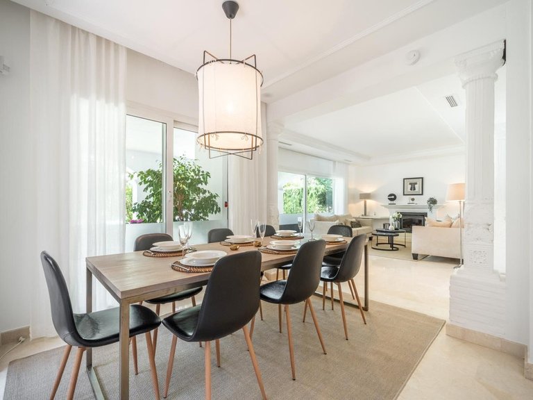 Villa for Sale in Nueva Andalucía, Malaga 12