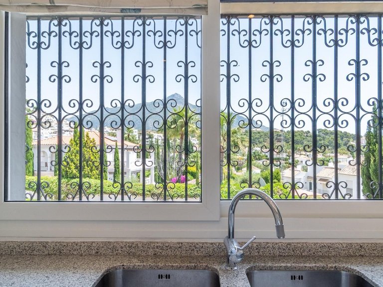 Villa for Sale in Nueva Andalucía, Malaga 13