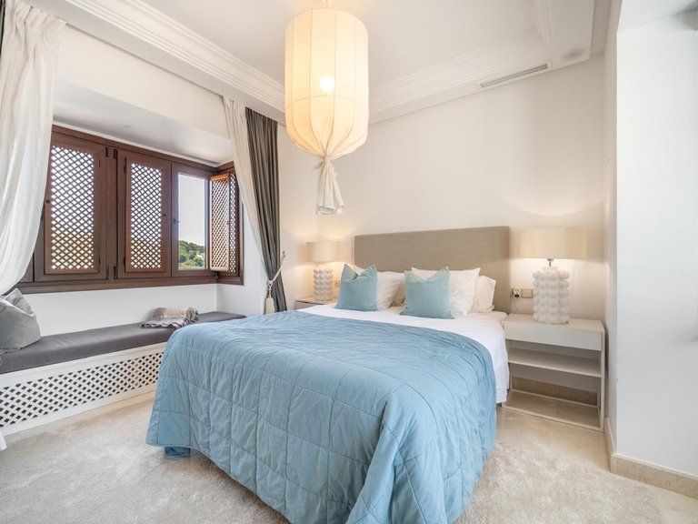 Villa for Sale in Nueva Andalucía, Malaga 15