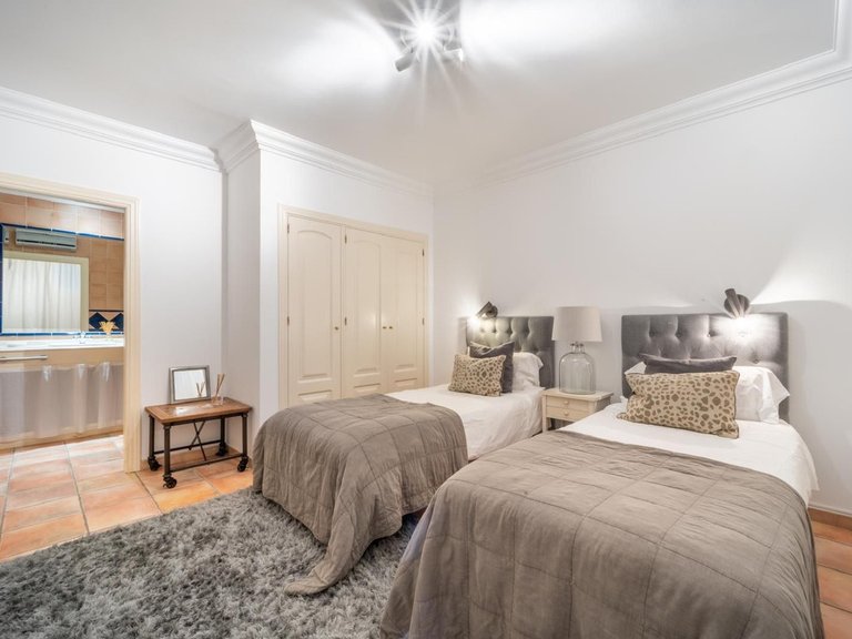 Villa for Sale in Nueva Andalucía, Malaga 16