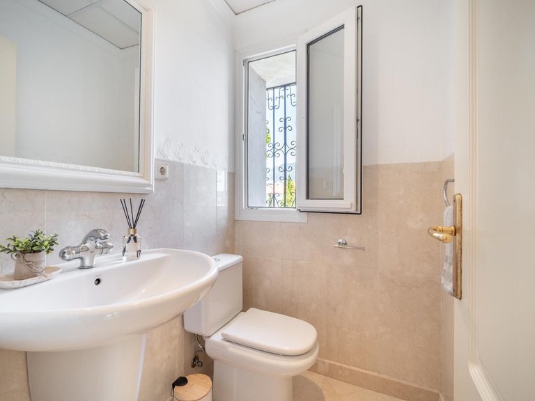 Villa for Sale in Nueva Andalucía, Malaga 17
