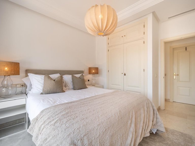 Villa for Sale in Nueva Andalucía, Malaga 18