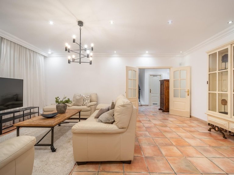 Villa for Sale in Nueva Andalucía, Malaga 19