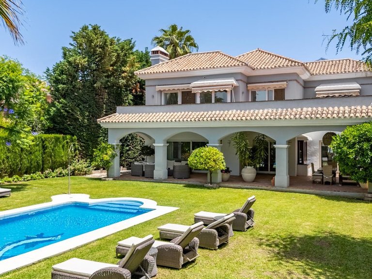 Villa for Sale in Nueva Andalucía, Malaga 2