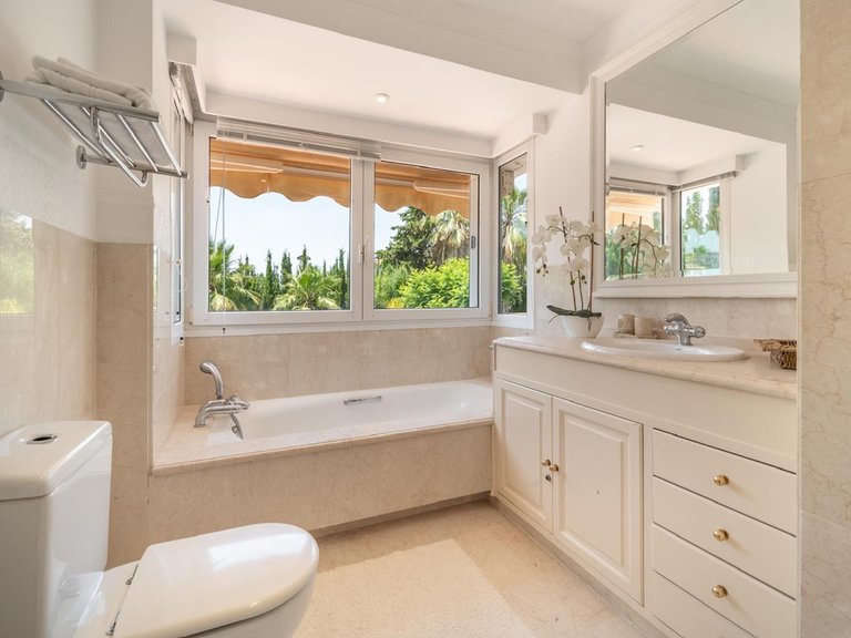 Villa for Sale in Nueva Andalucía, Malaga 21