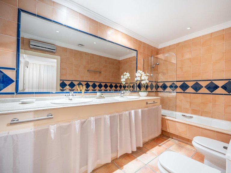 Villa for Sale in Nueva Andalucía, Malaga 22