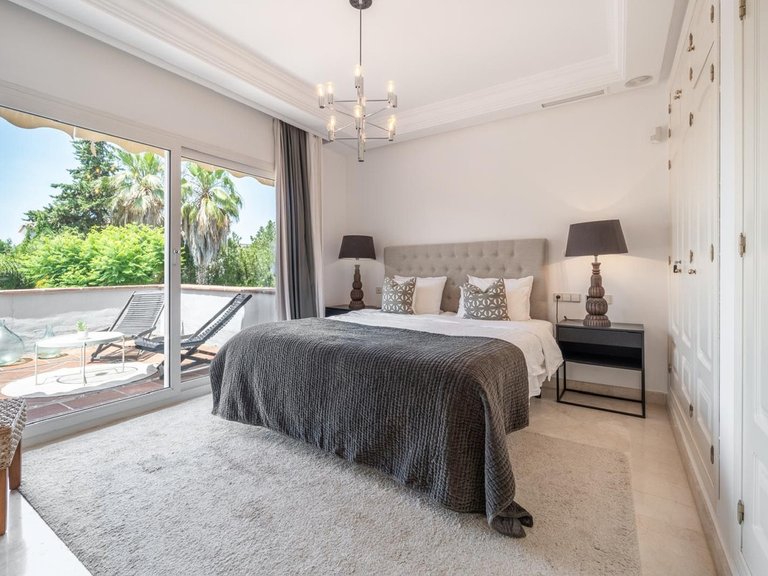 Villa for Sale in Nueva Andalucía, Malaga 24