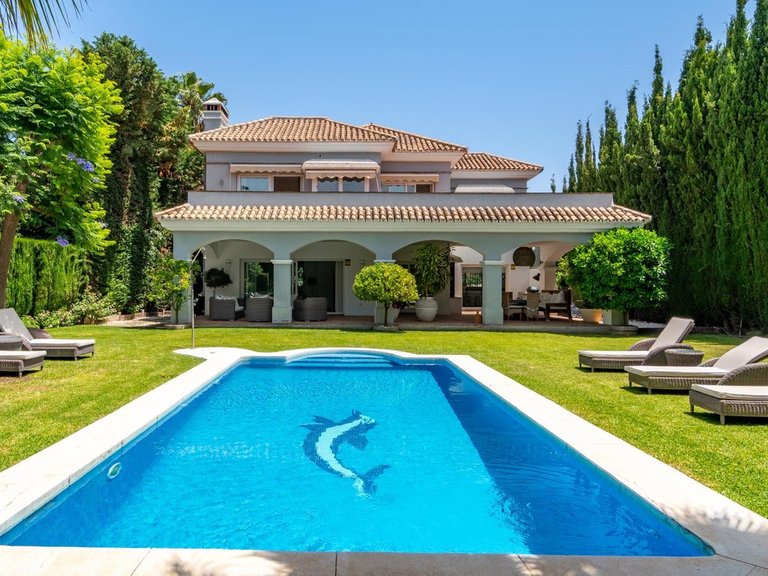 Villa for Sale in Nueva Andalucía, Malaga 3