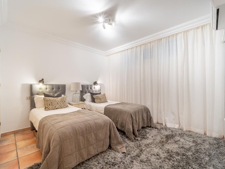 Villa for Sale in Nueva Andalucía, Malaga 30