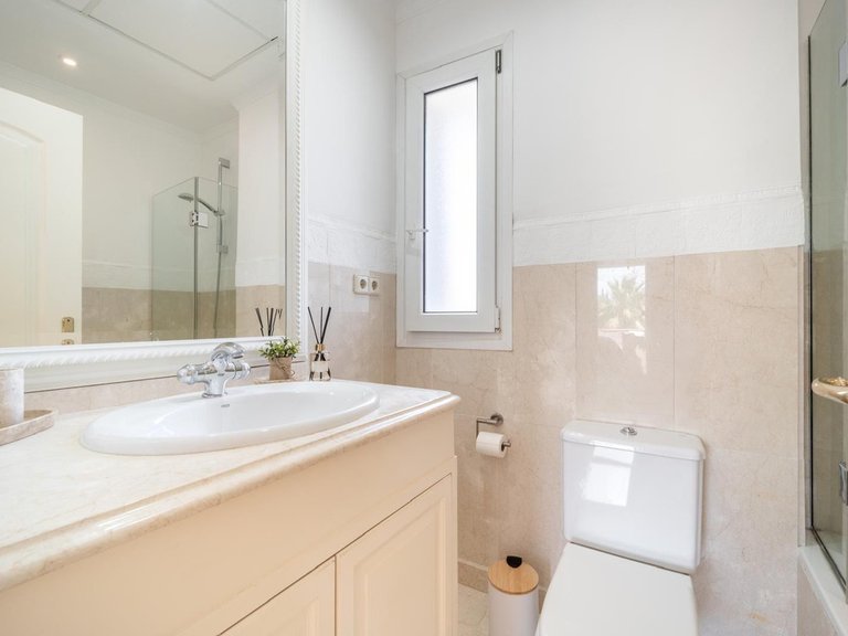 Villa for Sale in Nueva Andalucía, Malaga 36